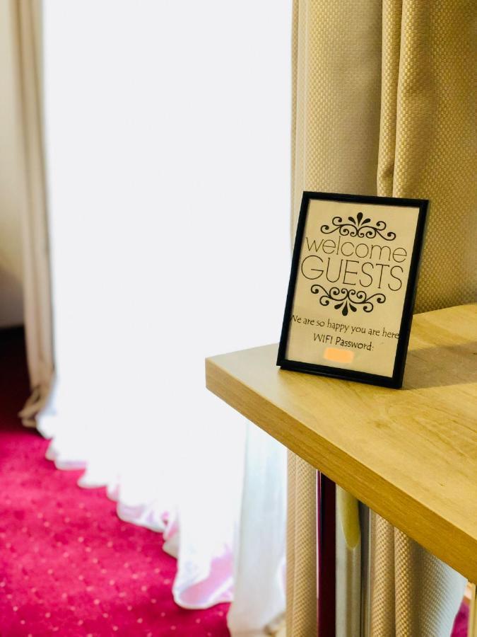 Pensiune & Restaurant Kalinder Buşteni Eksteriør bilde