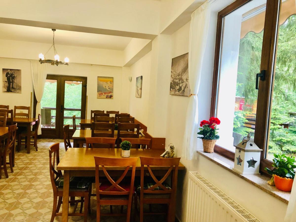 Pensiune & Restaurant Kalinder Buşteni Eksteriør bilde