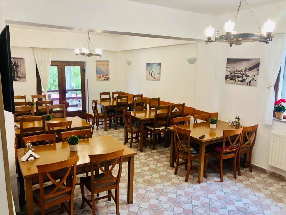 Pensiune & Restaurant Kalinder Buşteni Eksteriør bilde