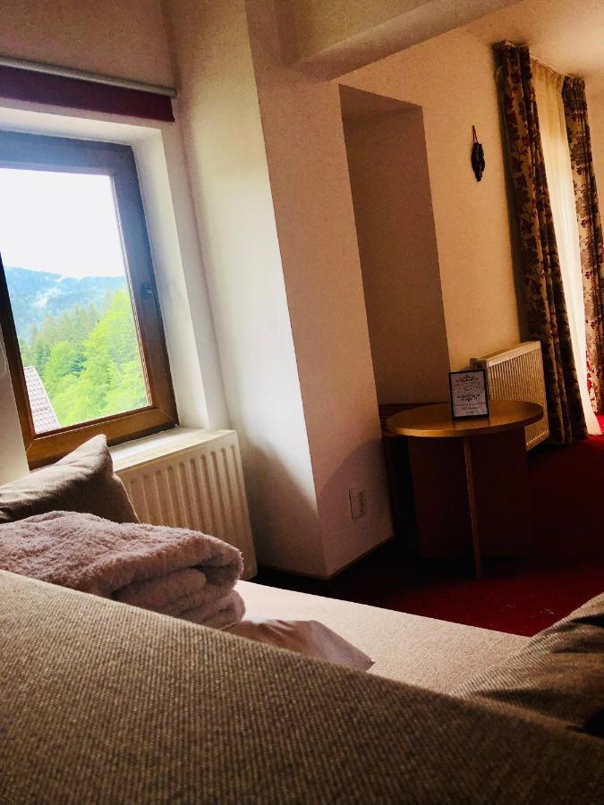 Pensiune & Restaurant Kalinder Buşteni Eksteriør bilde